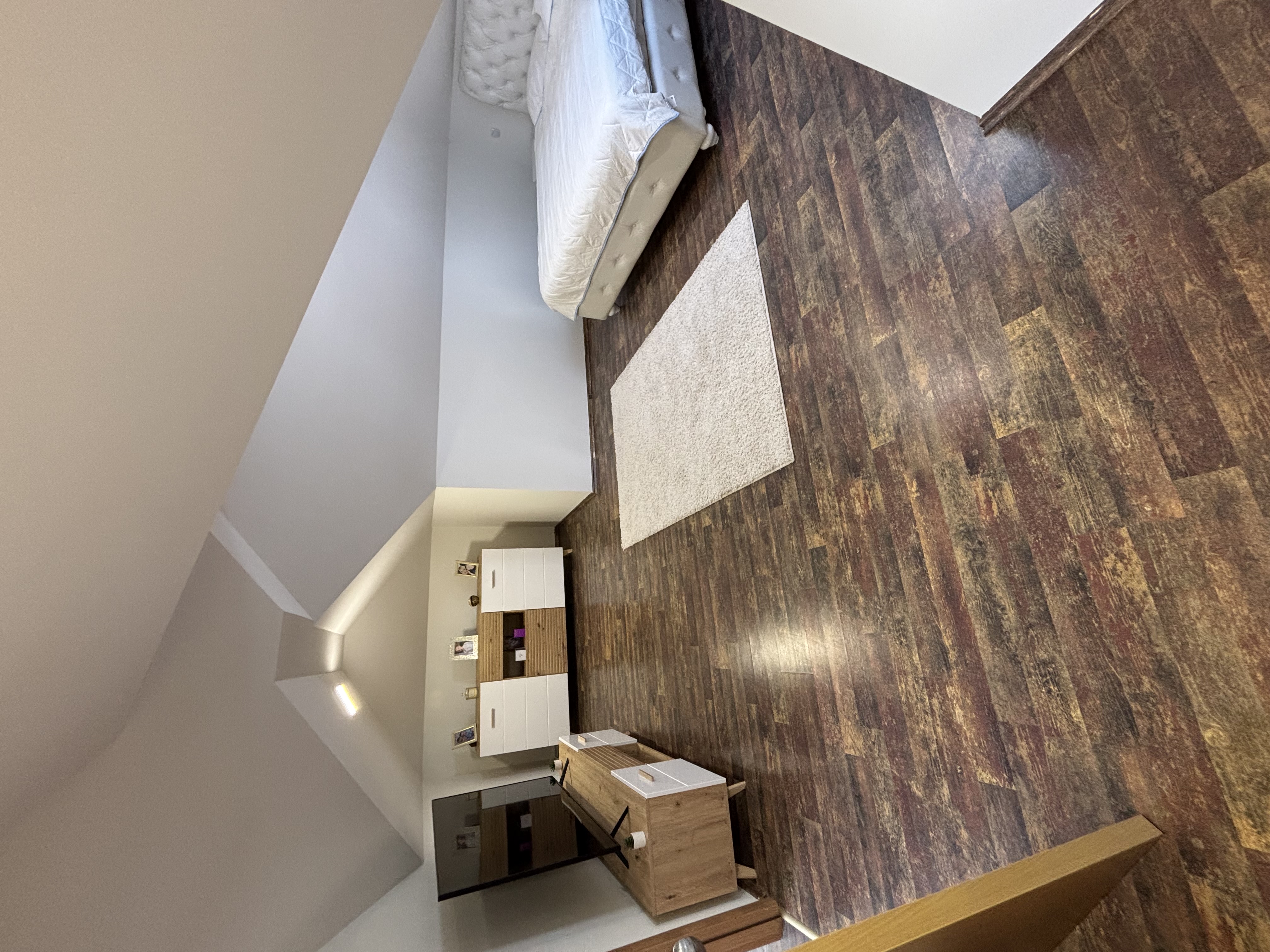 Šestosoban stan u Mladenovcu 133 m2.Dupleks.