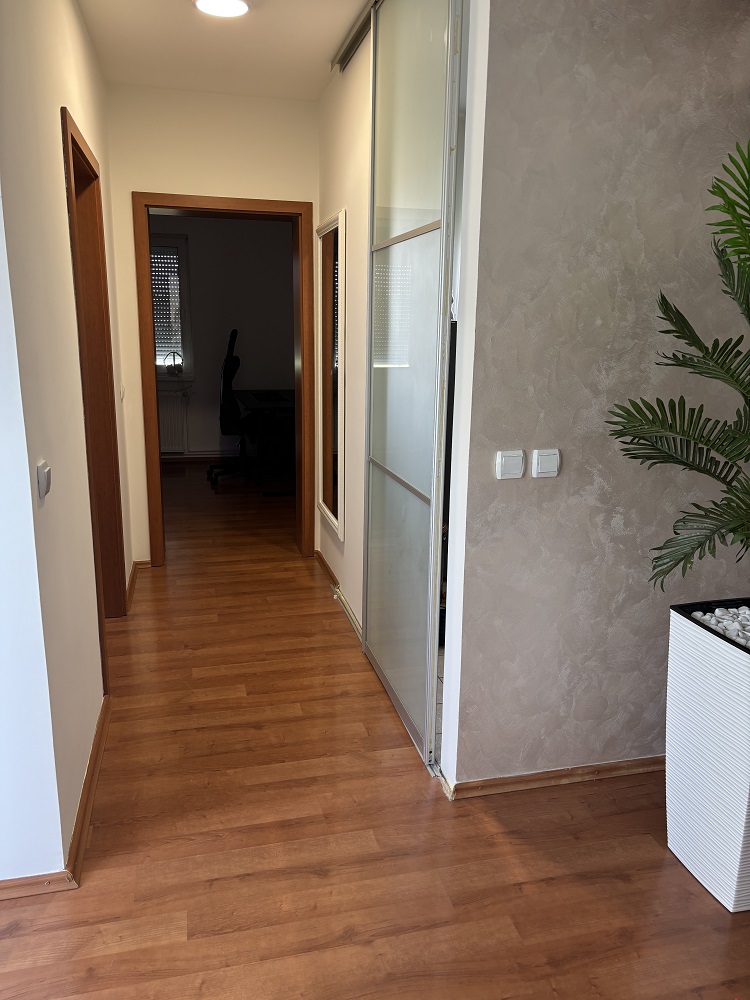 Šestosoban stan u Mladenovcu 133 m2.Dupleks.