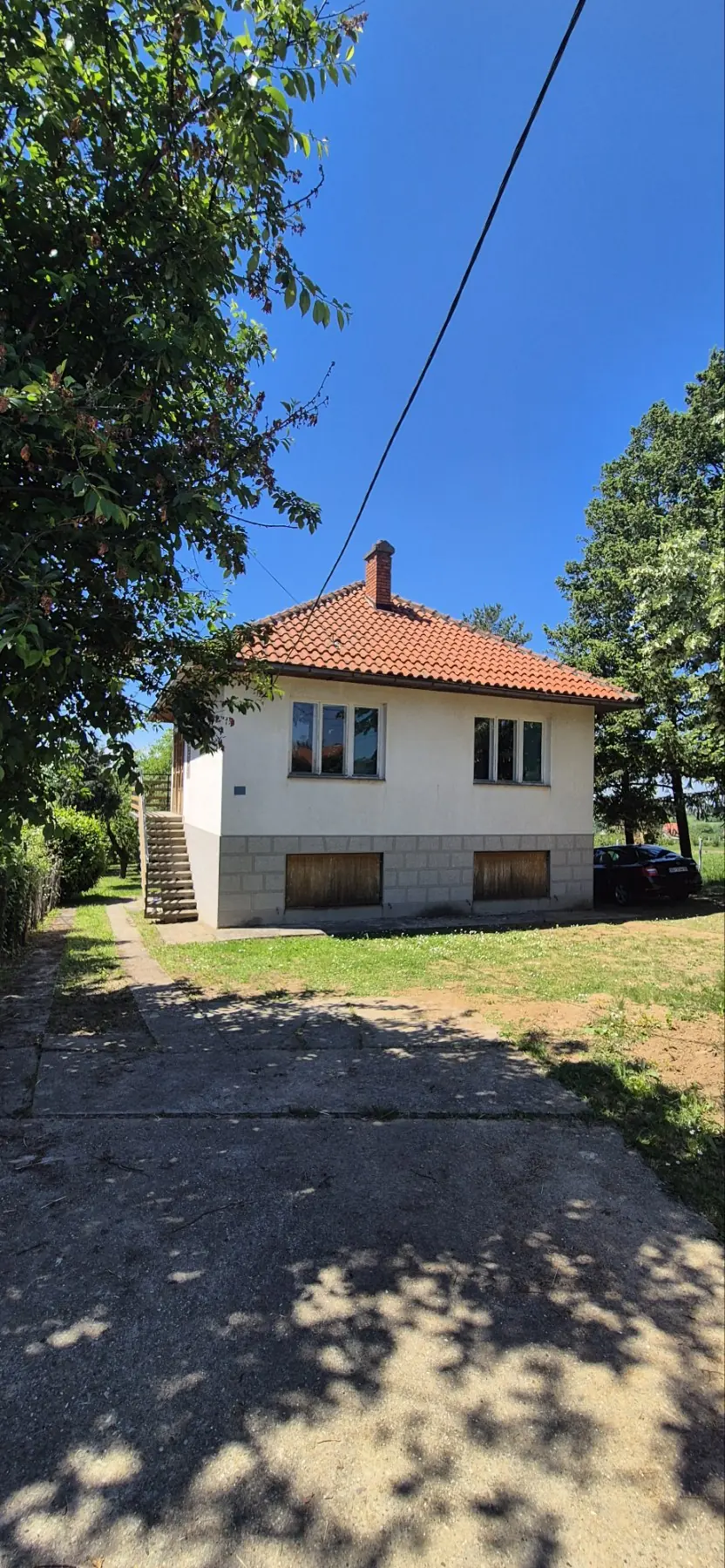 Na prodaju porodicna kuca
