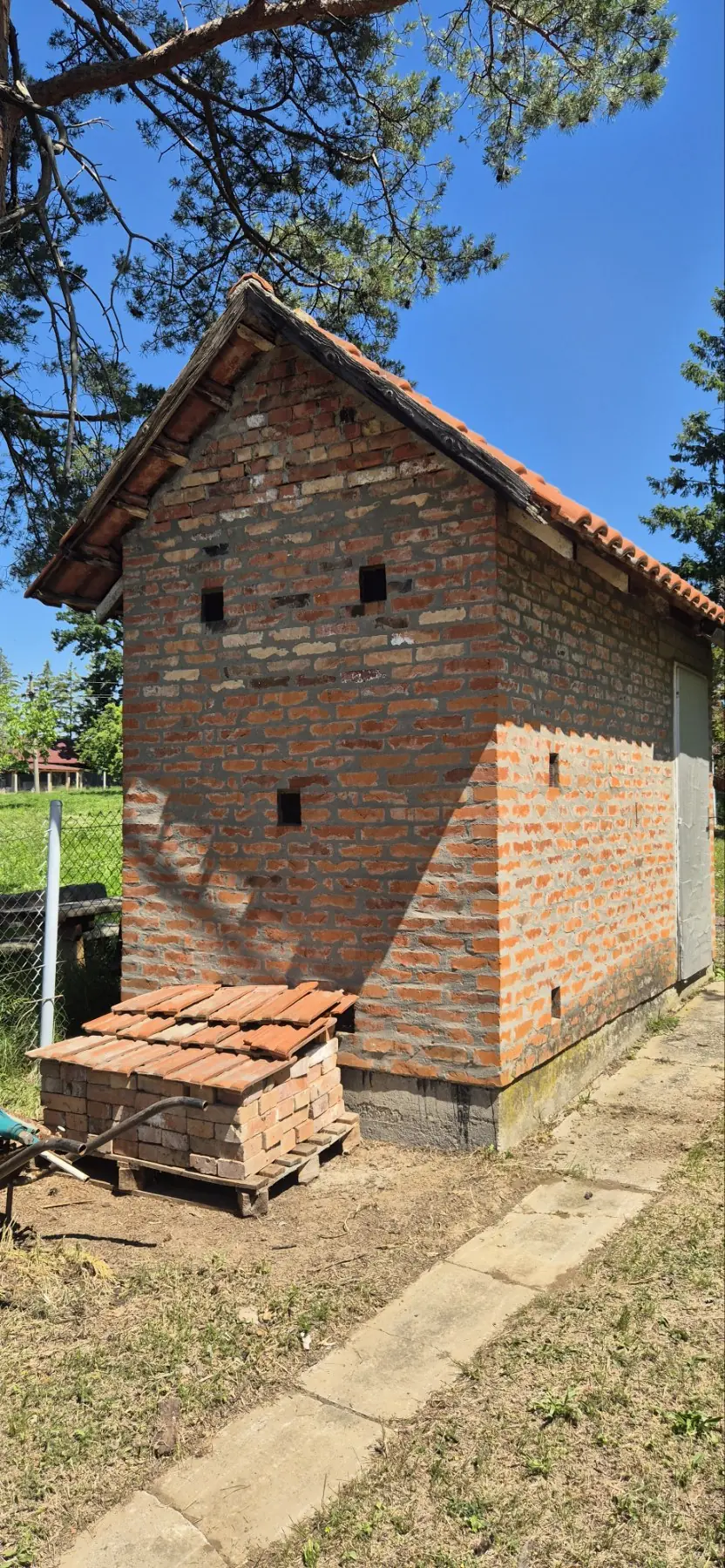 Na prodaju porodicna kuca