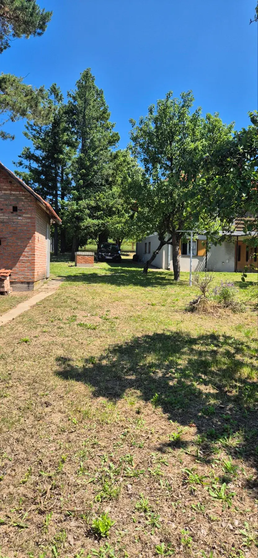 Na prodaju porodicna kuca