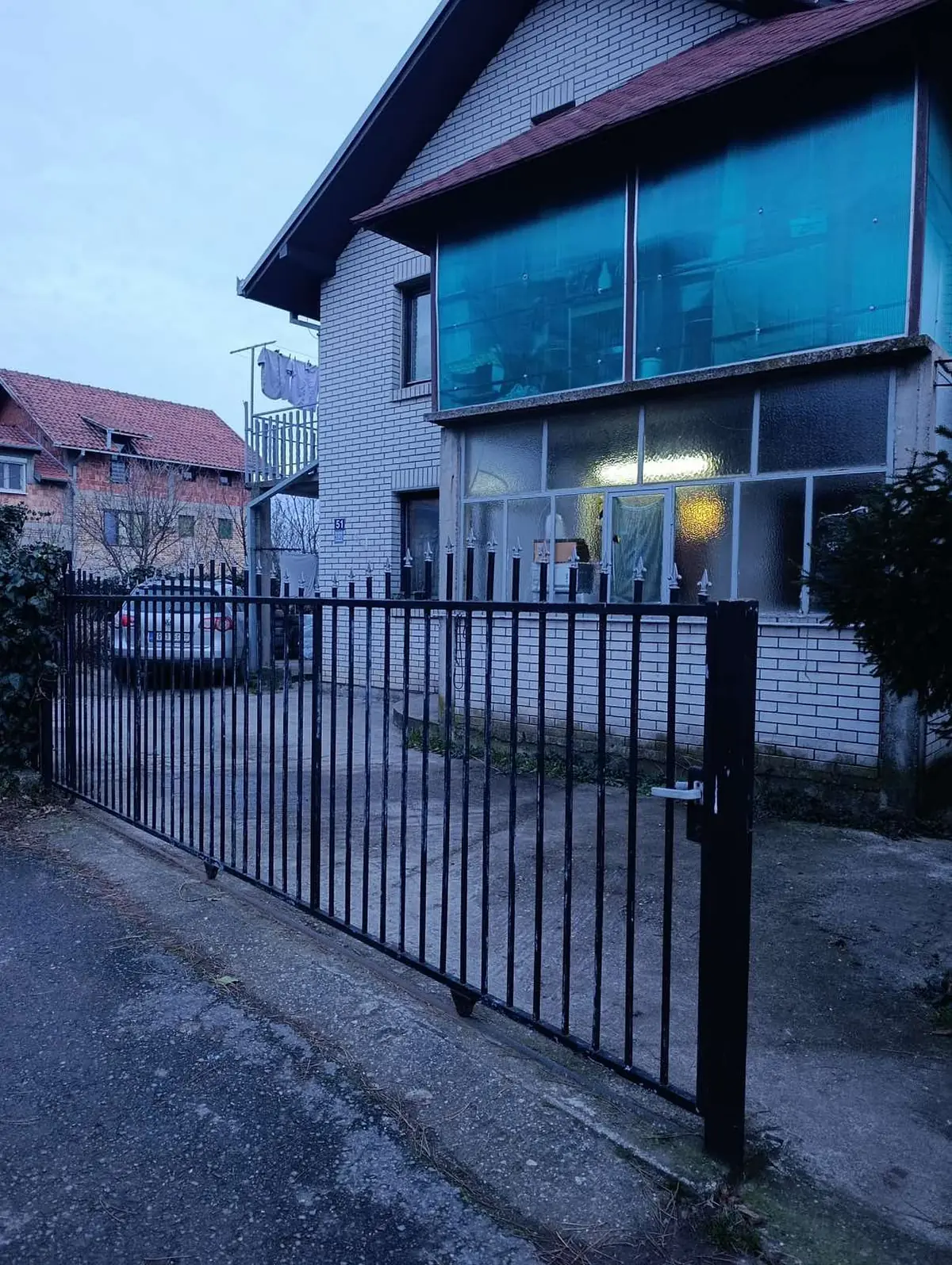 Kuća 209 m² u Surčinu | 2 stambene jedinice | Uknjižena | Blizu EXPO 2027